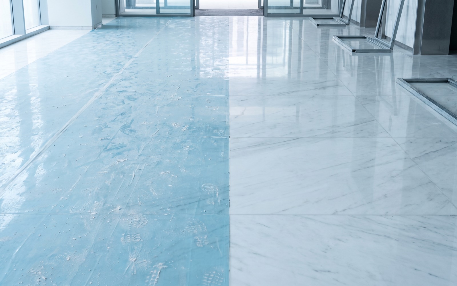 Marble floor half protected with MOSFLEX film, half revealed clean